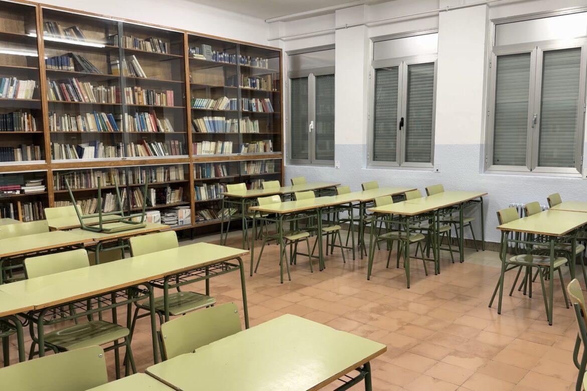 tornada a l'escola aula classe